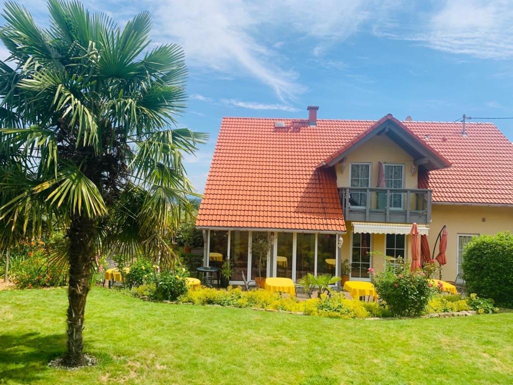Gaestehaus Helbighof Neustadt an der Weinstraße Buitenkant foto